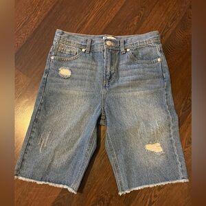 Boys distressed shorts size 14 (Cart D-124)